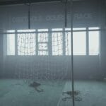 Domowe tory przeszkód: jak budować je bezpiecznie z poduszek i taśmy Sala gimnastyczna w domu z siatką cargo i linami do toru przeszkód